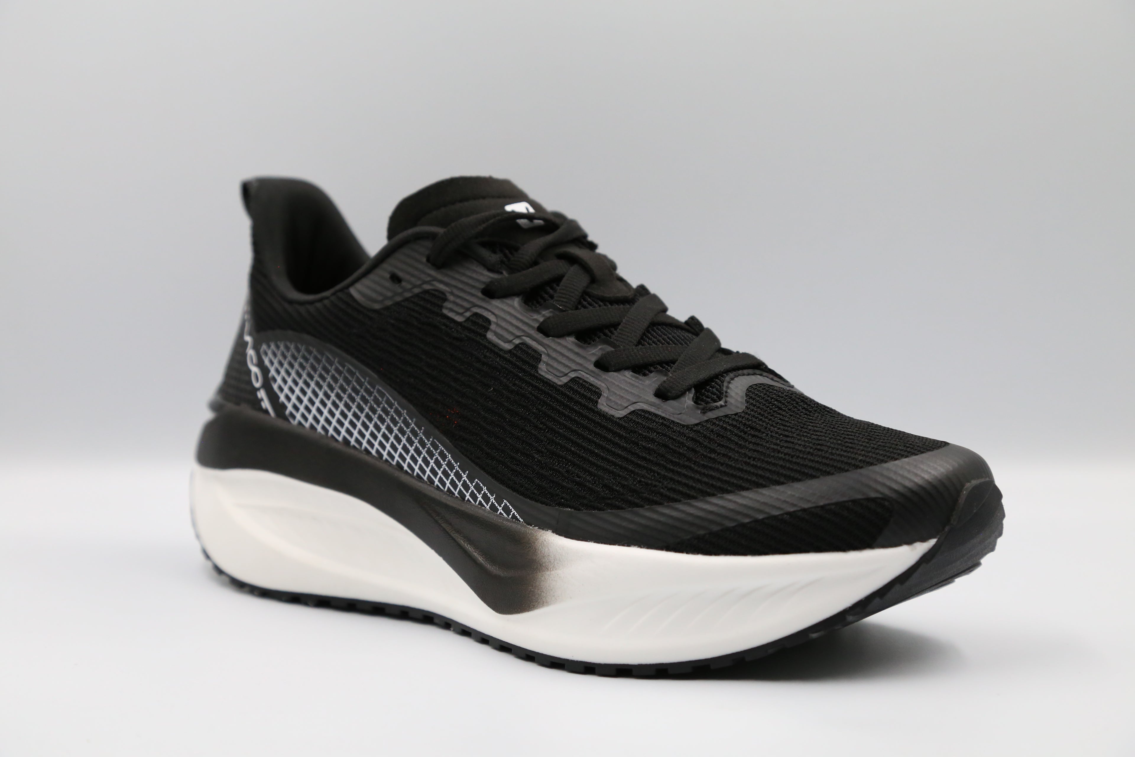 MEN RUNNING VICO
