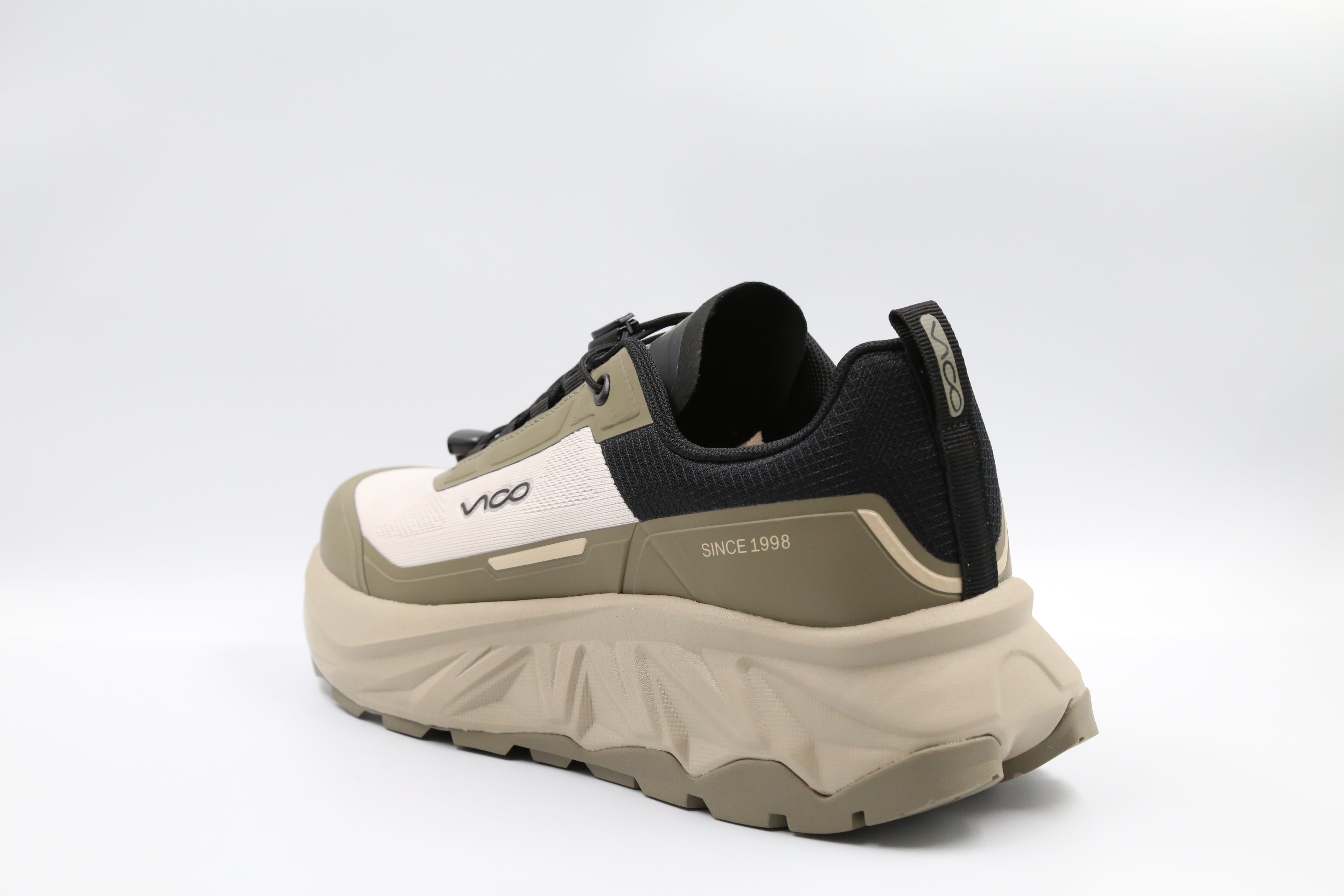 MEN SNEAKER SIGNATURE