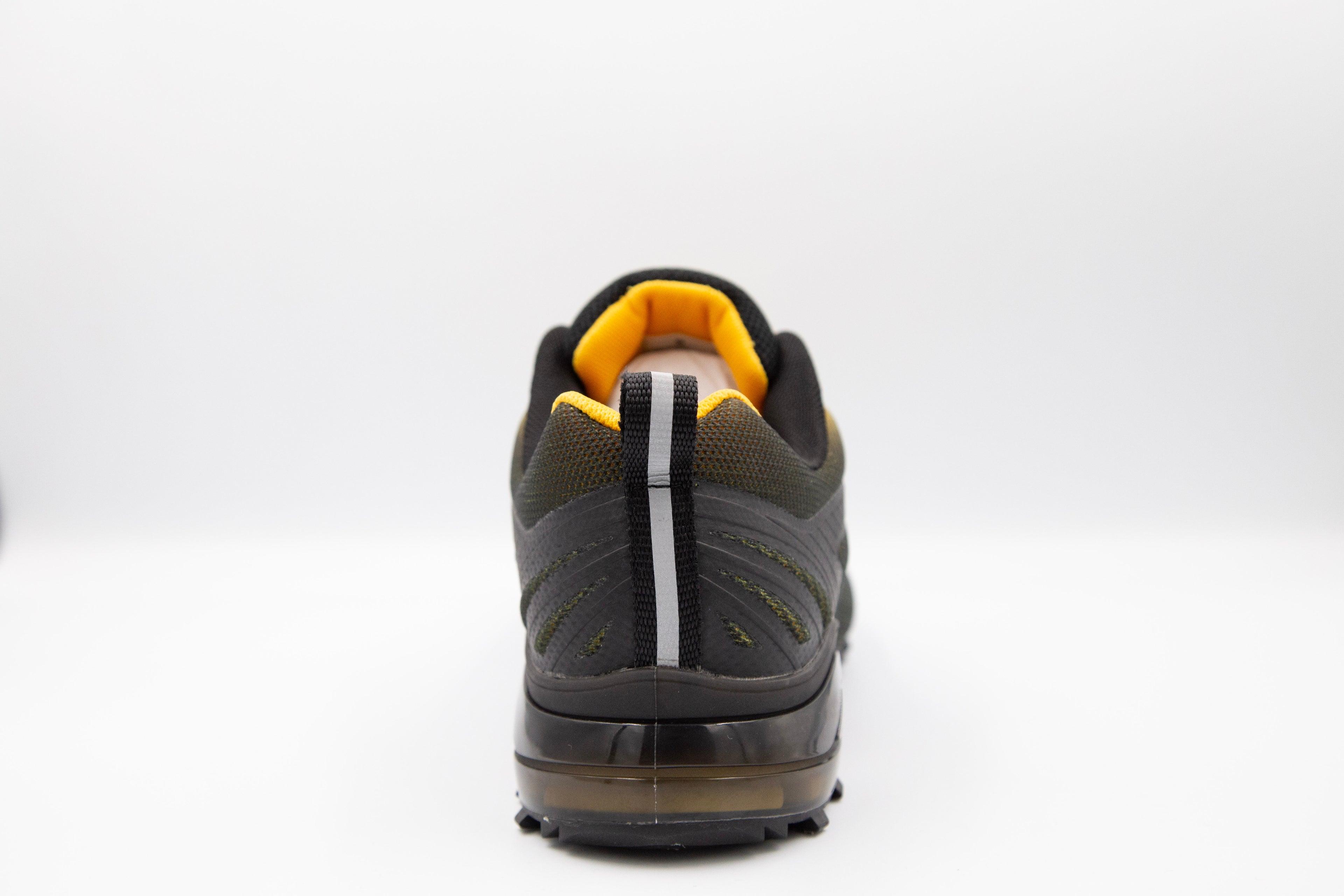 MEN TREKKING